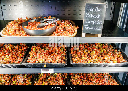 Babcock Ranch Florida, Master geplante Gemeinde erste solarbetriebene Stadt, Slaters Waren & Bestimmungen, Markt, Everglades Tomaten, Johannisbeertomate, wild nativ Stockfoto