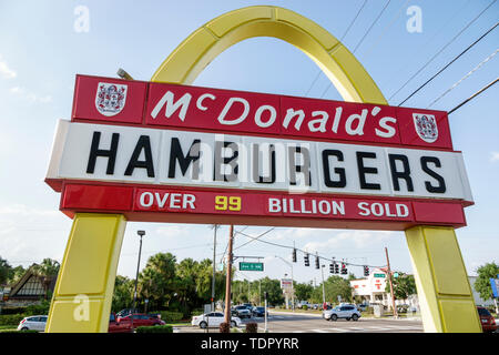 Winter Haven Florida, McDonald's Hamburgers Wappen, Familienwappen Restaurant goldenen Bögen historischen Vintage Zeichen, Stockfoto