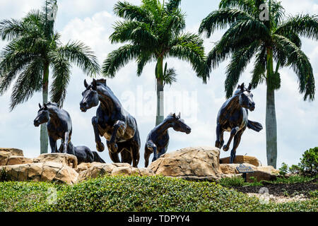 Naples, Florida, Lely Resort Boulevard, Freedom Horse Monument, Skulptur, Veryl Goodnight, Besucher reisen Reise touristischer Tourismus Wahrzeichen Stockfoto