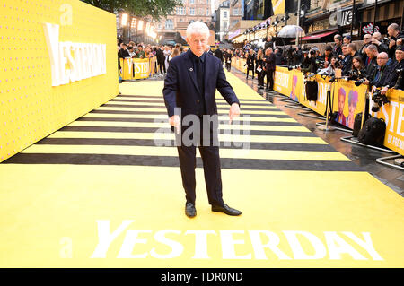 Richard Curtis die Teilnahme an der gestrigen UK Premiere in London, Großbritannien, statt. Stockfoto