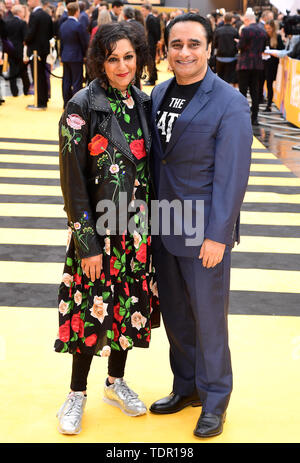 Meera Syal (links) und Sanjeev Bhaskar Teilnahme an der gestrigen UK Premiere in London, Großbritannien, statt. Stockfoto