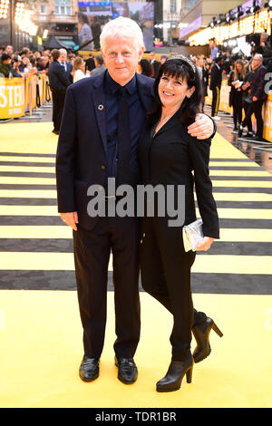 Richard Curtis (links) und Emma Freud die Teilnahme an der gestrigen UK Premiere in London, Großbritannien, statt. Stockfoto