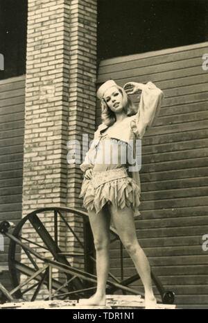 Die deutsche Schauspielerin Solvi Stubing trägt ein tanzen Outfit, Italien 1960 Stockfoto