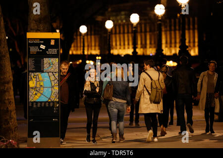 LONDON - 31. März: Die South Bank, Kunst und Entertainment Viertel entlang der Themse erstreckt sich zwei quadratische Meilen, in der Nacht auf den 30. März 2017, Lond Stockfoto