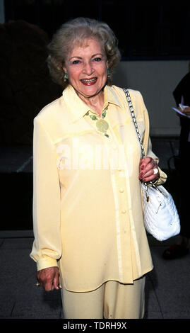 Jun 14, 1999, Los Angeles, CA, USA; Schauspielerin BETTY WHITE bei der L.A. Premiere von 'Lake Placid'.. (Bild: Chris Delmas/ZUMA Draht) Stockfoto