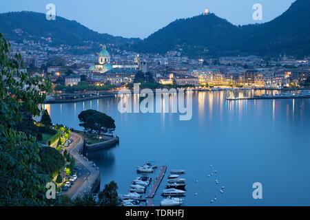 Comer See - Die Stadt mit der Kathedrale und dem Comer See. Stockfoto