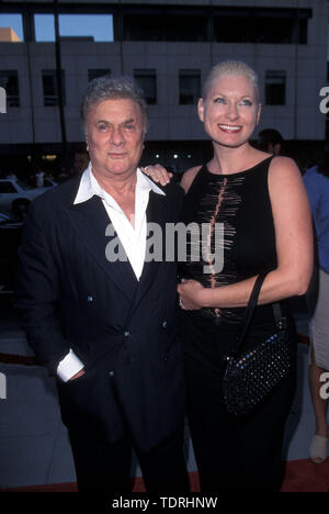 Jun 27, 1999, Los Angeles, CA, USA; Schauspieler TONY CURTIS & Frau JILL VANDENBERG @ der Filmpremiere von "Thomas Crown Affäre". (Bild: Chris Delmas/ZUMA Draht) Stockfoto