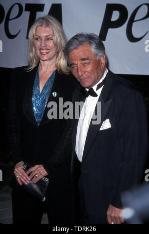 Sep 18, 1999, Los Angeles, CA, USA; Schauspieler Peter Falk & Ehefrau SHERA DANESE @ Partei der Peta des Jahrhunderts.. (Bild: Chris Delmas/ZUMA Draht) Stockfoto