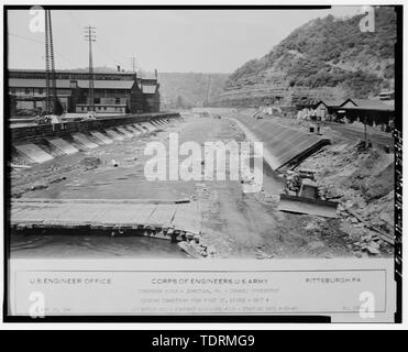 Fotografische Kopie der historischen Fotografie von Korps der Ingenieure, U.S. Army, Juni 10, 1941 (Original im Besitz des Korps der Ingenieure, U.S. Army, Pittsburgh, Engineering Division Dateien) Einheit 4, Blick auf die Konstruktion hinter auf den ersten Street Bridge - Johnstown lokale Hochwasserschutz Projekt, beginnend am Conemaugh River ca. 3,8 Kilometer flussabwärts vom Zusammenfluss von Little Conemaugh und Stony Creek Flüsse in Johnstown, Johnstown, Cambria County, PA Stockfoto