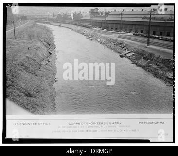 Fotografische Kopie der historischen Fotografie von Korps der Ingenieure, der US-Army, 21. Mai 1940 (Original im Besitz des Korps der Ingenieure, U.S. Army, Pittsburgh, Engineering Division Dateien) Einheit 4, Blick flussaufwärts von Prospect viadukt - Johnstown lokale Hochwasserschutz Projekt, beginnend am Conemaugh River ca. 3,8 Kilometer flussabwärts vom Zusammenfluss von Little Conemaugh und Stony Creek Flüsse in Johnstown, Johnstown, Cambria County, PA Stockfoto