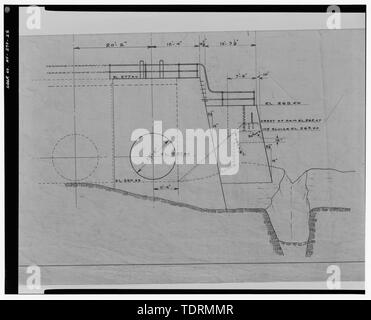 Fotografische Kopie von Tinte auf Leinen Zeichnung (im Archiv der Niagara Mohawk Power Corporation, 300 Eric Boulevard West, Syracuse, New York 13202), Strang, Verfasser der Stellungnahme, 3. Juli 1913. Datenblatt 1-260, Fink, Pruyn und Unternehmen und International Paper Company. Detail der Staumauer und headgate Wand. Details anzeigen Profil der nördlichen Ende der headgate Wand. - Glens Falls Dam, 100' bis 450' West der U.S. Highway 9 Brücke über den Hudson River, Glens Falls, Warren County, NY Stockfoto