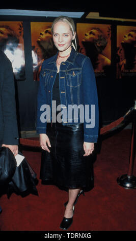 Feb 02, 2000; Los Angeles, CA, USA; Schauspielerin MARLEY SHELTON nimmt an 'The Beach' Premiere.. (Bild: Chris Delmas/ZUMA Draht) Stockfoto