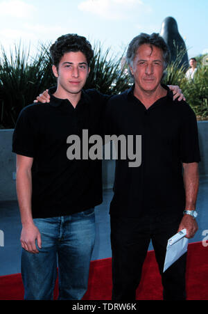 Jun 17, 2000, Los Angeles, CA, USA; Schauspieler DUSTIN HOFFMAN mit seinem Sohn @ Die Oscar De La Hoya vs Sugar Shane Mosley Kampf. (Bild: Â© Chris Delmas/ZUMA Draht) Stockfoto