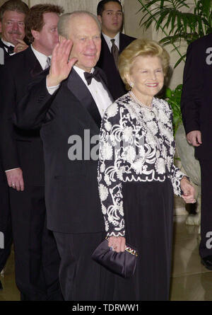 Okt 28, 2000, Los Angeles, Kalifornien, USA; Präsident Gerald Ford und seine Frau Betty Ford @ das Karussell der Hoffnung. (Bild: © Chris Delmas/ZUMA Draht) Stockfoto