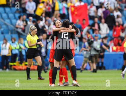 Le Havre, Frankreich. 17 Juni, 2019. Spieler aus China feiern, nachdem die Gruppe B Übereinstimmung zwischen China und Spanien im Jahr 2019 die FIFA Frauen-WM in Le Havre, Frankreich, 17. Juni 2019. Credit: Shan Yuqi/Xinhua/Alamy leben Nachrichten Stockfoto