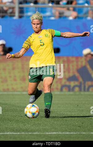 Montpellier, Frankreich. 17 Juni, 2019. Fußball, Frauen: WM, Südafrika - Deutschland, Vorrunde, Gruppe B, Spieltag 3, Stade de la Mosson: Südafrikas Janine Van Wyk spielt eine Kugel. Foto: Sebastian Gollnow/dpa Quelle: dpa Picture alliance/Alamy leben Nachrichten Stockfoto