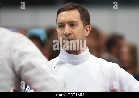 Düsseldorf, Deutschland. Juni, 2019 18. Fechten: Europäische Meisterschaft: Degen, singles, Männer, Vorrunde: Lauf (Deutschland) - eskov (Estland): Stefan Rein Gesichter seiner Gegner. Credit: Federico Gambarini/dpa/Alamy leben Nachrichten Stockfoto