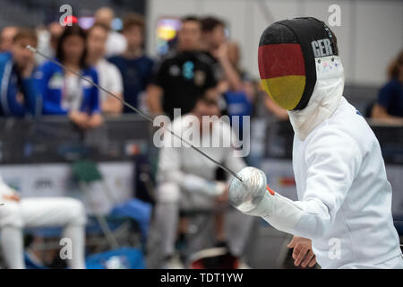 Düsseldorf, Deutschland. Juni, 2019 18. Fechten: Europäische Meisterschaft: Degen, singles, Männer, Vorrunde: Lauf (Deutschland) - eskov (Estland): Stephan Rein in Aktion. Credit: Federico Gambarini/dpa/Alamy leben Nachrichten Stockfoto