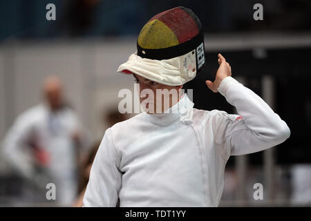 Düsseldorf, Deutschland. Juni, 2019 18. Fechten: Europäische Meisterschaft: Degen, single, Männer, Vorrunde: Bellmann (Deutschland) - Postma (Niederlande): Lukas Bellmann vor dem Kampf. Credit: Federico Gambarini/dpa/Alamy leben Nachrichten Stockfoto