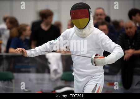 Düsseldorf, Deutschland. Juni, 2019 18. Fechten: Europäische Meisterschaften: Degen, singles, Männer, Vorrunde: Lauf (Deutschland) - eskov (Estland): Stephan Rein in Aktion Credit: Federico Gambarini/dpa/Alamy leben Nachrichten Stockfoto