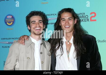 Cameron Boyce, BooBoo Stewart bei Ankünften für 2019 ARDYs (Fka Radio Disney Music Awards), Studio City, Los Angeles, CA 16 Juni, 2019. Foto von: Priscilla Grant/Everett Collection Stockfoto