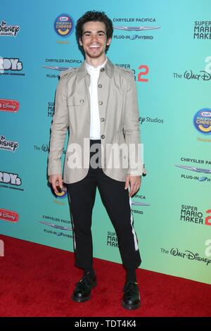 Cameron Boyce in der Ankunftshalle für 2019 ARDYs (Fka Radio Disney Music Awards), Studio City, Los Angeles, CA 16 Juni, 2019. Foto von: Priscilla Grant/Everett Collection Stockfoto