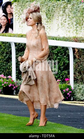 Ascot, Großbritannien. Juni, 2019 18. Queen Maxima der Niederlande bei Royal Ascot Hotel in Ascot Racecourse, Ascot, am 18. Juni 2019, kommen die Pferderennen teilzunehmen, es ist eines der wichtigsten und größten Rennstrecken in England Foto: Albert Nieboer/Niederlande/Point de Vue |/Alamy leben Nachrichten Stockfoto