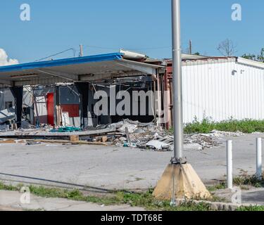 Panama City, Florida, USA. 15 Juni, 2019. In ca. 8 Monate nach der Zerstörung des Hurrikans Michael, Teile des Florida Panhandle, einschließlich Panama City, weiterhin die Ruinen hinter der jetzt als Kategorie 5 Hurrikan Michael Links zu erleben. Der Hurricane ist sagte schätzungsweise $ 25,1 Mrd. Schaden verursacht zu haben. Die Kraft des Sturms ist lange vorbei, aber der Schaden nach links hinter bleibt als eine schmerzliche Erinnerung an. Quelle: Jeremy Raines/ZUMA Draht/Alamy leben Nachrichten Stockfoto