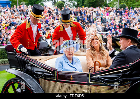 Ascot, Großbritannien. Juni, 2019 18. König Willem-Alexander und Königin Maxima besuchen Sie Royal Ascot mit Königin Elisabeth, Prinz Charles, Camilla, Herzogin von Cornwall, William und Catherine Herzog und die Herzogin von Cambridge in Ascot, Großbritannien, 18. Juni 2019. |/Alamy leben Nachrichten Stockfoto