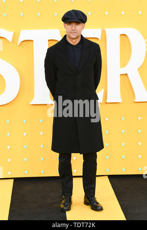 London, Großbritannien. Juni, 2019 18. LONDON, GROSSBRITANNIEN. Juni 18, 2019: Mark Strong für die UK-Premiere von 'Gestern' im Odeon Luxe, Leicester Square, London anreisen. Bild: Steve Vas/Featureflash Credit: Paul Smith/Alamy leben Nachrichten Stockfoto