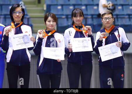 Chiba Port Arena, Chiba, Japan. Juni, 2019 18. Hong Kong team Gruppe (HKG), 18. Juni 2019 - Fechten: 2019 Asiatische fechten die Meisterschaften Frauen Team Folie Preisverleihung im Chiba Port Arena, Chiba, Japan. Credit: Naoki Nishimura/LBA SPORT/Alamy leben Nachrichten Stockfoto
