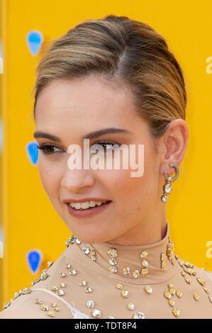 London, Vereinigtes Königreich. 18. Juni 2019. Lily James besucht die 'Gestern' UK Premiere im Odeon Luxe, Leicester Square statt. Credit: Peter Manning/Alamy leben Nachrichten Stockfoto