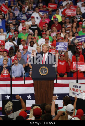 Orlando, USA. Juni, 2019 18. Us-Präsident Donald Trump beteiligt sich an einer Kundgebung in Orlando, Florida, USA, 18. Juni 2019. Trump offiziell startete seine Kampagne zur Wiederwahl 2020 bei einer Kundgebung in Orlando in der Nacht auf Dienstag. Quelle: Liu Jie/Xinhua/Alamy leben Nachrichten Stockfoto