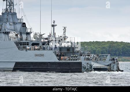 Kiel, Deutschland. 19. Juni 2015. 09.06.2019, des Polnischen DropShip'Gnesen' des 'Lublin "Klasse verlassen der Kieler Hafen für die MANOVER BALTOPS 2019. Das Schiff getroffen der Ostsee vor der Küste von Litauen am 16. Juni 2019 während der Manovers lecken. | Verwendung der weltweiten Kredit: dpa/Alamy leben Nachrichten Stockfoto