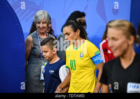 Valenciennes, Frankreich. Juni, 2019 18. Marta (Brasilien) (10) in das Feld, 18.06.2019, Lille (Frankreich), Fußball, Wm 2019 die FIFA Frauen, Italien, Brasilien, FIFA-BESTIMMUNGEN VERBIETEN DIE VERWENDUNG DER FOTOGRAFIE ALS BILD-SEQUENZEN UND/ODER QUASI-VIDEO. | Verwendung der weltweiten Kredit: dpa/Alamy leben Nachrichten Stockfoto