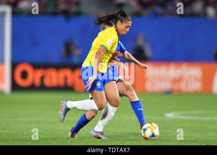 Valenciennes, Frankreich. Juni, 2019 18. Marta (Brasilien) (16) in der Leitung, 18.06.2019, Lille (Frankreich), Fußball, Wm 2019 die FIFA Frauen, Italien, Brasilien, FIFA-BESTIMMUNGEN VERBIETEN DIE VERWENDUNG DER FOTOGRAFIE ALS BILD-SEQUENZEN UND/ODER QUASI-VIDEO. | Verwendung der weltweiten Kredit: dpa/Alamy leben Nachrichten Stockfoto