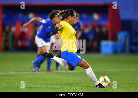 Valenciennes, Frankreich. Juni, 2019 18. Marta (Brasilien) (10) Die Strafe, 18.06.2019, Lille (Frankreich), Fußball, Wm 2019 die FIFA Frauen, Italien, Brasilien, FIFA-Bestimmungen verbieten die Verwendung von Fotografien als BILDSEQUENZEN UND/ODER QUASI-VIDEO. | Verwendung der weltweiten Kredit: dpa/Alamy leben Nachrichten Stockfoto