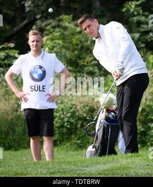 Eichenried, Deutschland. Juni, 2019 19. Golf: European Tour - International Open Pro-Am. Footballer Niklas Süle nimmt Teil an der Pro-Am Turnier. Credit: Sven Hoppe/dpa/Alamy leben Nachrichten Stockfoto