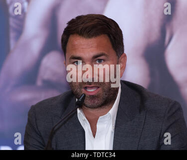 London, Großbritannien. 19 Jun, 2019. Eddie Hearn während Matchroomboxing präsentiert Conor Benn vs Jussi Koivula - WBA Continental Welterweight Championship - Pressekonferenz im Courthouse Hotel am Mittwoch, Juni 19, 2019 in London, Vereinigtes Königreich. (Nur redaktionelle Nutzung, eine Lizenz für die gewerbliche Nutzung erforderlich. Keine Verwendung in Wetten, Spiele oder einer einzelnen Verein/Liga/player Publikationen.) Credit: Taka G Wu/Alamy leben Nachrichten Stockfoto