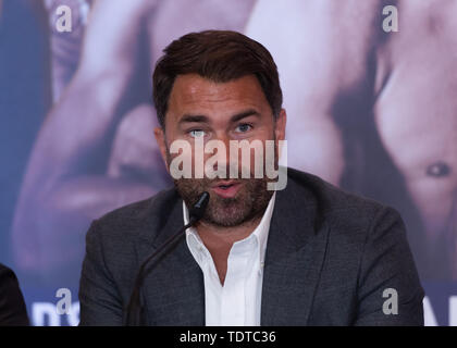 London, Großbritannien. 19 Jun, 2019. Eddie Hearn während Matchroomboxing präsentiert Conor Benn vs Jussi Koivula - WBA Continental Welterweight Championship - Pressekonferenz im Courthouse Hotel am Mittwoch, Juni 19, 2019 in London, Vereinigtes Königreich. (Nur redaktionelle Nutzung, eine Lizenz für die gewerbliche Nutzung erforderlich. Keine Verwendung in Wetten, Spiele oder einer einzelnen Verein/Liga/player Publikationen.) Credit: Taka G Wu/Alamy leben Nachrichten Stockfoto