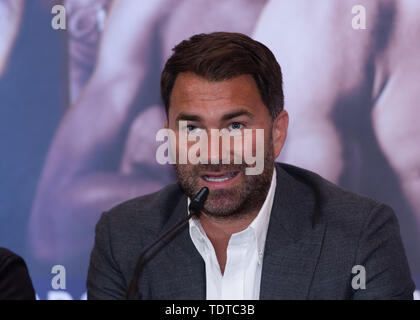 London, Großbritannien. 19 Jun, 2019. Eddie Hearn während Matchroomboxing präsentiert Conor Benn vs Jussi Koivula - WBA Continental Welterweight Championship - Pressekonferenz im Courthouse Hotel am Mittwoch, Juni 19, 2019 in London, Vereinigtes Königreich. (Nur redaktionelle Nutzung, eine Lizenz für die gewerbliche Nutzung erforderlich. Keine Verwendung in Wetten, Spiele oder einer einzelnen Verein/Liga/player Publikationen.) Credit: Taka G Wu/Alamy leben Nachrichten Stockfoto