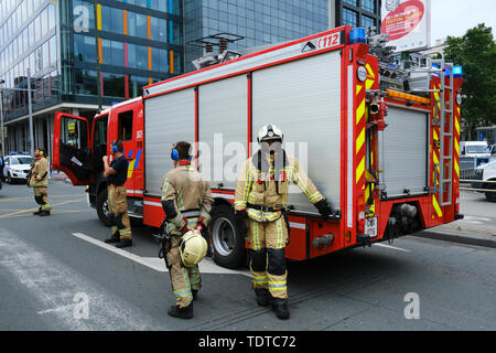 Brüssel, Belgien. 19. Juni 2019. Feuerwehrmänner beteiligen Sie sich an den Protest gegen den laufenden Lohnkürzungen und die Politik der Regierung. Credit: ALEXANDROS MICHAILIDIS/Alamy leben Nachrichten Stockfoto