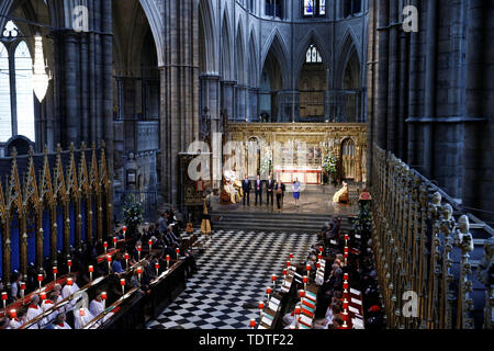 Der britische Premierminister Gordon Brown spricht neben Theresa May, Tony Blair, David Cameron und Nick Clegg, während ein Service von Thanksgiving für Herrn Heywood in der Westminster Abbey in London, Großbritannien, 20. Juni 2019. REUTERS/Henry Nicholls/Pool Stockfoto