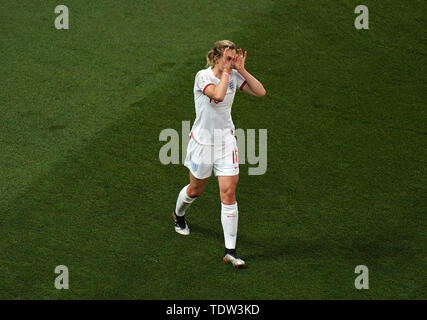 England's Ellen White feiert riefen ihre Seiten erste Ziel des Spiels während der FIFA Frauen-WM, Gruppe D Match im Stade de Nice. Stockfoto