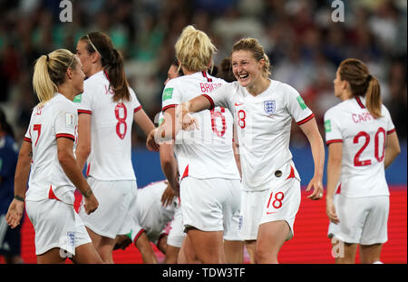 England's Ellen White feiert riefen ihre Seiten zweites Ziel des Spiels während der FIFA Frauen-WM, Gruppe D Match im Stade de Nice. Stockfoto