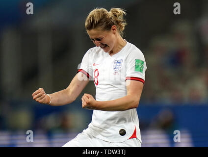 England's Ellen White feiert riefen ihre Seiten zweites Ziel des Spiels während der FIFA Frauen-WM, Gruppe D Match im Stade de Nice. Stockfoto