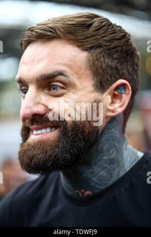 London, Großbritannien. 19. Juni 2019. Aaron Chalmers, Bellator leichten Preforms bei der offenen Trainings. bei Bellator London: Mousasi gegen Lovato jr.: Offene Trainings im Old Spitalfields Market. Juni 19, 2019 Credit Dan-Cooke/Alamy leben Nachrichten Stockfoto