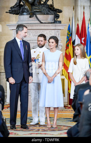 Madrid, Spanien. Juni, 2019 19. König Felipe Letizia, Königin, Prinzessin Sofia und Prinzessin Leonor besucht das Liefern von der "Ordnung von Auszeichnungen der Zivilen Verdienstordens' an der Royal Palace in Madrid, Spanien, 19. Juni 2019. Juni 19, 2019. Credit: Jimmy Olsen/Medien Punch *** Keine Spanien***/Alamy leben Nachrichten Stockfoto