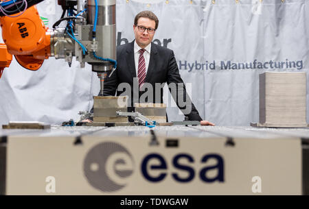 Dresden, Deutschland. 03 Apr, 2019. Christoph Leyens, Direktor des Fraunhofer IWS Dresden ist in der Additive Manufacturing Center Dresden (das Amcd) entfernt. Credit: Robert Michael/dpa-Zentralbild/ZB/dpa/Alamy leben Nachrichten Stockfoto