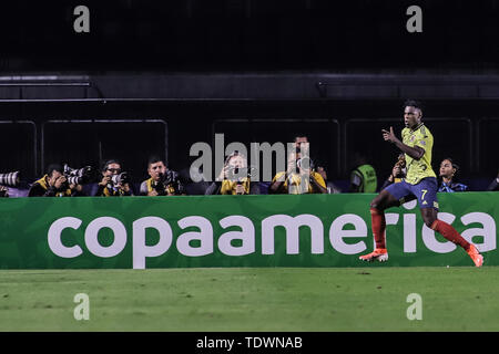 Sao Paulo, Brasilien. Juni, 2019 19. Duvan Zapata von Kolumbien feiert sein Ziel während des Spiels zwischen Kolumbien und Katar an der Copa America 2019 in Sao Paulo, Brasilien, 19. Juni 2019. Kolumbien gewann 1:0. Credit: Rahel Patrasso/Xinhua/Alamy leben Nachrichten Stockfoto